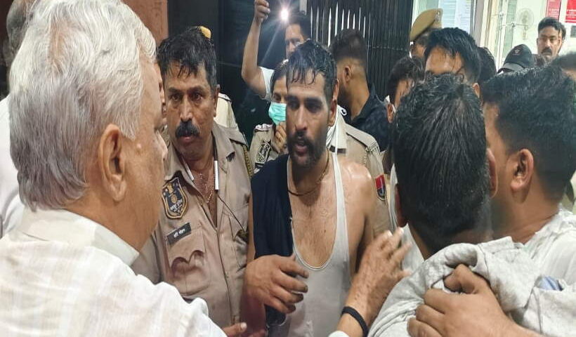 जयपुर के एसएमएस अस्पताल में आग से मचा हाहाकार (तस्वीर क्रेडिट@DrKirodilalBJP)