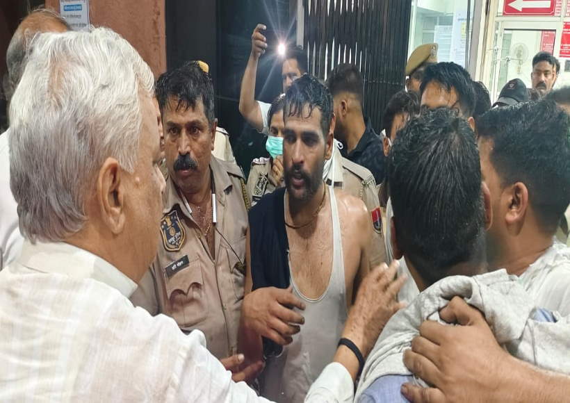 जयपुर के एसएमएस अस्पताल में आग से मचा हाहाकार (तस्वीर क्रेडिट@DrKirodilalBJP)