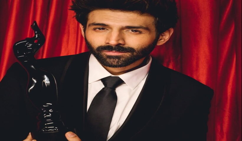 कार्तिक आर्यन को मिला बेस्ट एक्टर का फिल्मफेयर अवॉर्ड(तस्वीर क्रेडिट@kartiksfanclub)