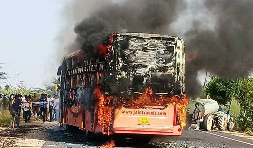 राजस्थान बस हादसा (तस्वीर क्रेडिट@praffulgarg97)