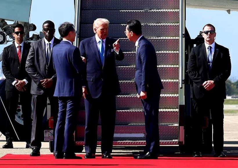 अमेरिकी राष्ट्रपति डोनाल्ड ट्रंप दक्षिण कोरिया पहुँचे (तस्वीर क्रेडिट@EngineerNGR)