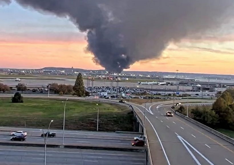 अमेरिका के केंटकी में भीषण विमान हादसा (तस्वीर क्रेडिट@DDNewsHindi)