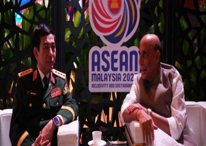 मलेशिया में राजनाथ सिंह की कूटनीतिक सक्रियता (तस्वीर क्रेडिट@rajnathsingh)