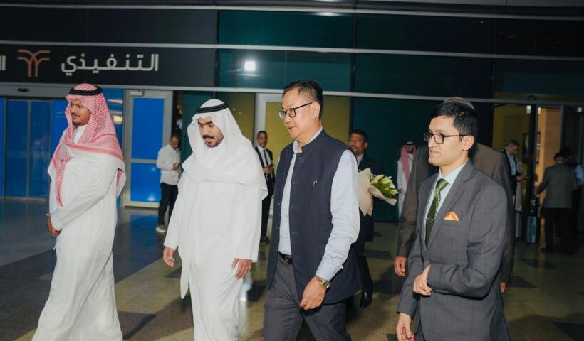 जेद्दा पहुँचे किरेन रिजिजू (तस्वीर क्रेडिट@CGIJeddah)