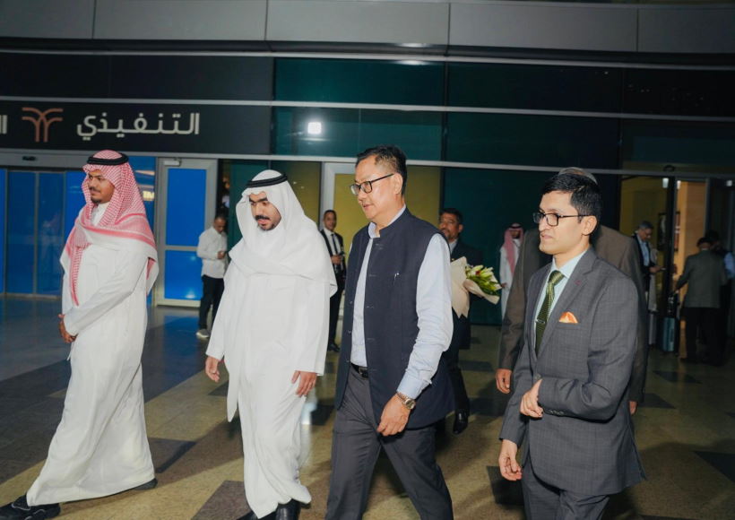 जेद्दा पहुँचे किरेन रिजिजू (तस्वीर क्रेडिट@CGIJeddah)
