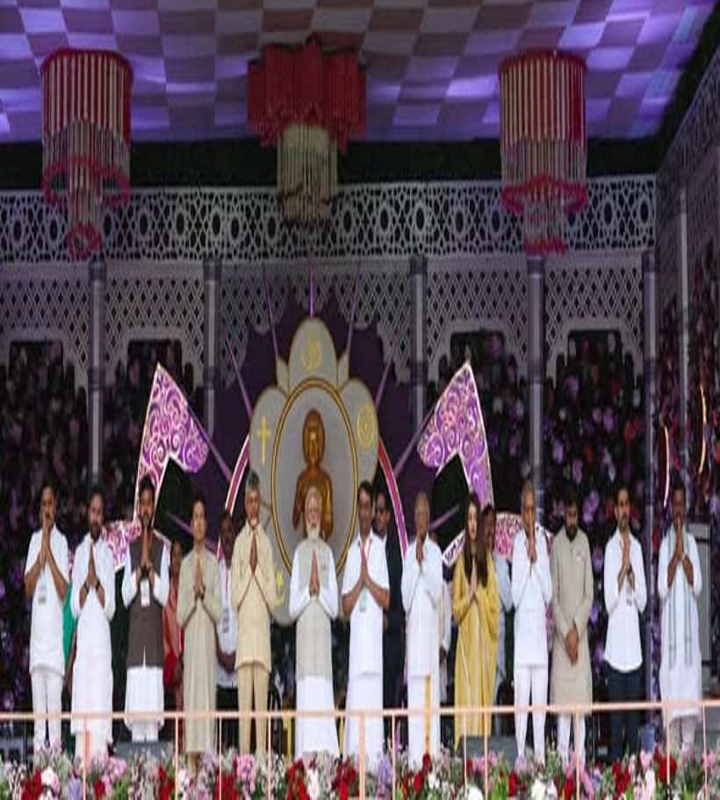 प्रधानमंत्री नरेंद्र मोदी ने पुट्टपर्थी में श्री सत्य साईं बाबा शताब्दी समारोह में की शिरकत (तस्वीर क्रेडिट@MahendraForBJP)