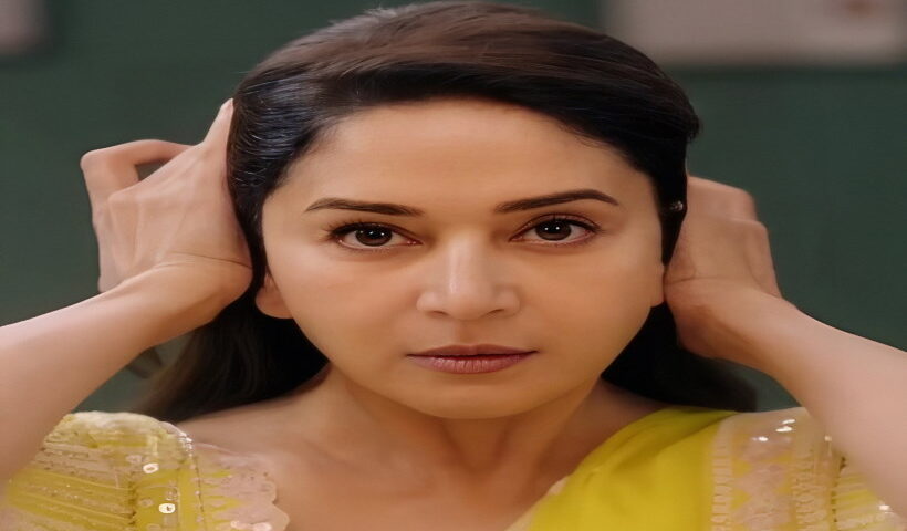 माधुरी दीक्षित का नया और डरावना अवतार (तस्वीर क्रेडिट@SoSweetMadhuriG)