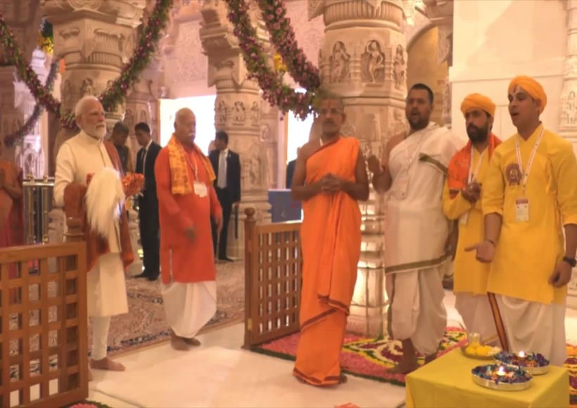 पीएम मोदी ने किया सप्तऋषियों का पूजन,रामलला दरबार में उतारी आरती (तस्वीर क्रेडिट@manji_ahir)