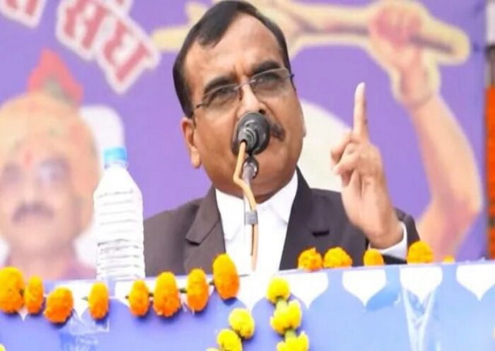 आरक्षण पर विवादित बयान के बाद वरिष्ठ आईएएस संतोष वर्मा निलंबित (तस्वीर क्रेडिट@drbrajeshrajput)