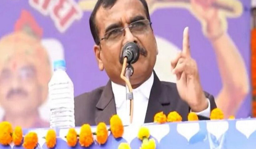 आरक्षण पर विवादित बयान के बाद वरिष्ठ आईएएस संतोष वर्मा निलंबित (तस्वीर क्रेडिट@drbrajeshrajput)