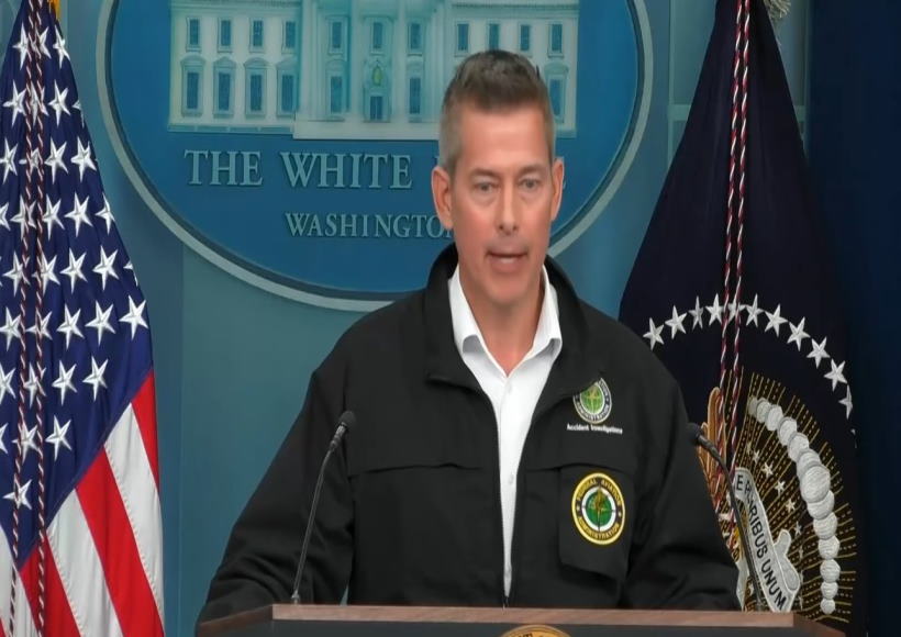 परिवहन सचिव सीन डफी (तस्वीर क्रेडिट@maurice_lippy)