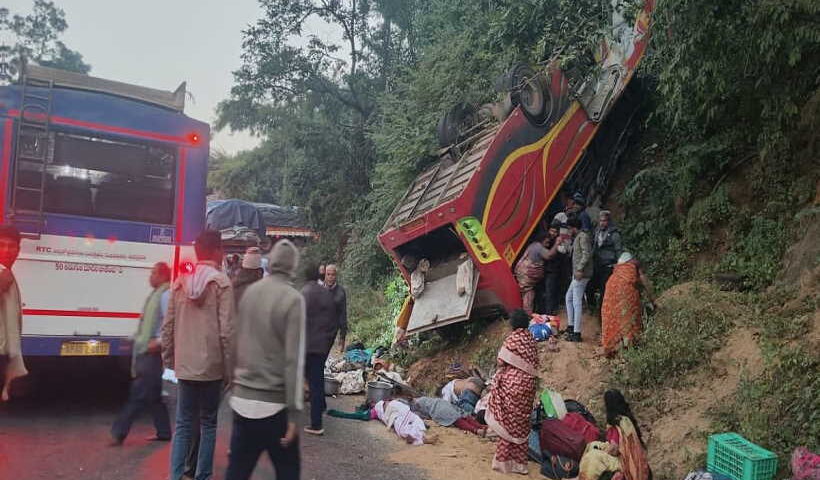 कुरनूल बस हादसे पर शोक में डूबा देश (तस्वीर क्रेडिट@likhapadhi_com)