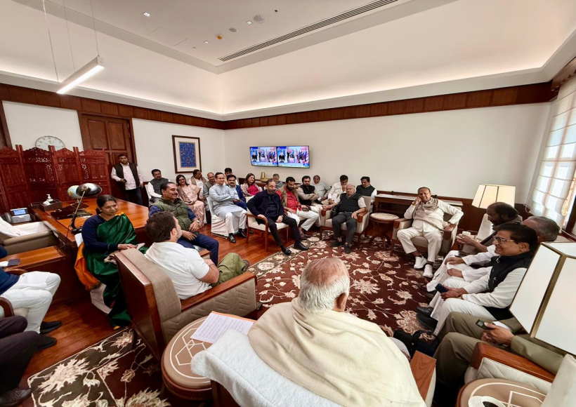 विपक्ष ने संसद के शीतकालीन सत्र में एसआईआर पर चर्चा की माँग की (तस्वीर क्रेडिट@gauravnewsman)