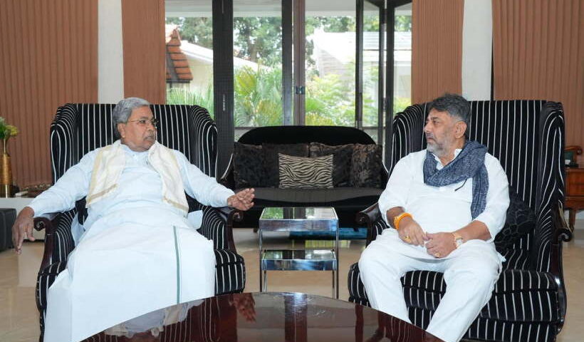 कर्नाटक के डिप्टी सीएम डीके शिवकुमार और सीएम सिद्धारमैया (तस्वीर क्रेडिट@DKShivakumar)