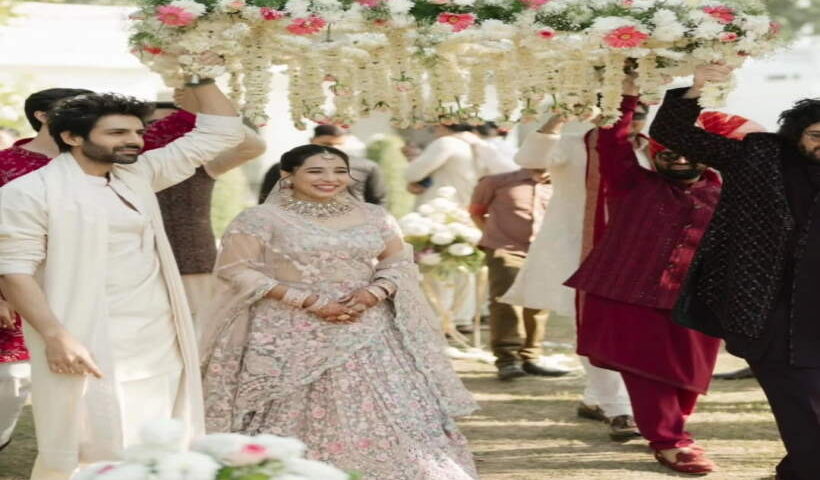 कार्तिक आर्यन और उनकी बहन कृतिका तिवारी (तस्वीर क्रेडिट@MissMalini)