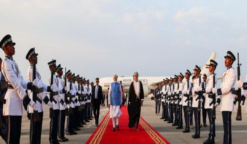 ओमान पहुँचे प्रधानमंत्री मोदी (तस्वीर क्रेडिट@MyGovHindi)