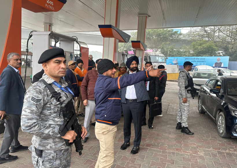 दिल्ली में प्रदूषण के कारण आज से ‘नो पीयूसी,नो फ्यूल’ नियम लागू (तस्वीर क्रेडिट@mssirsa)