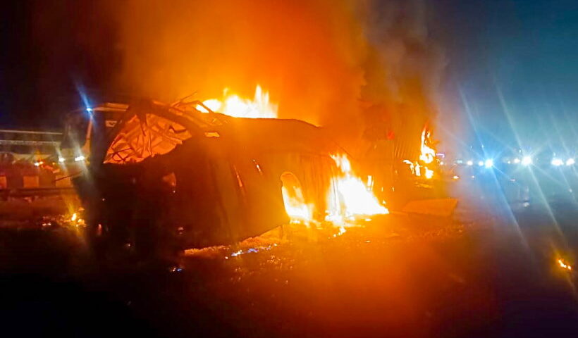 कर्नाटक के चित्रदुर्ग में दर्दनाक बस हादसा (तस्वीर क्रेडिट@AIRNewsHindi)