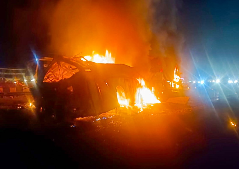 कर्नाटक के चित्रदुर्ग में दर्दनाक बस हादसा (तस्वीर क्रेडिट@AIRNewsHindi)