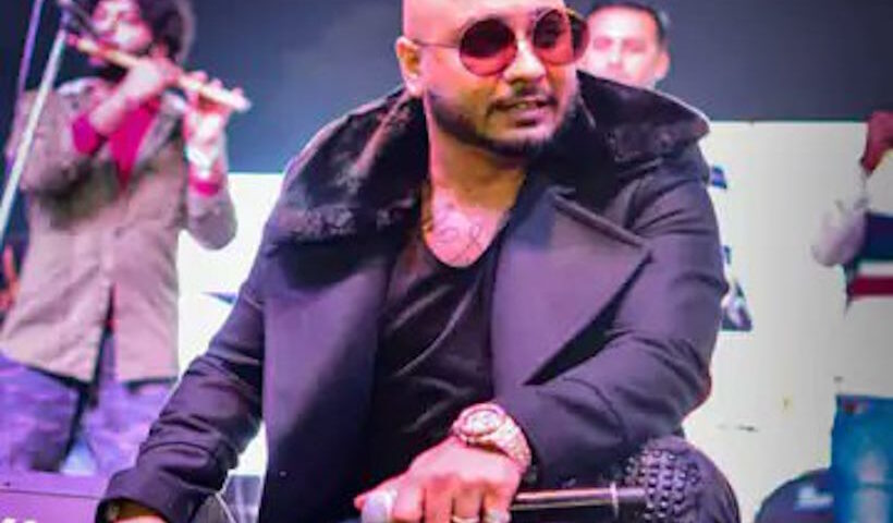 मशहूर बॉलीवुड व पंजाबी गायक बी प्राक (तस्वीर क्रेडिट@askshivanisahu)