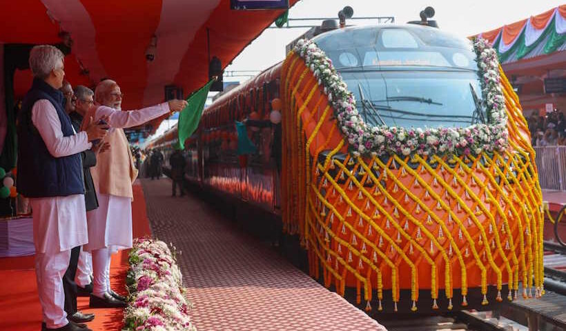 प्रधानमंत्री मोदी करेंगे देश की पहली वंदे भारत स्लीपर ट्रेन का उद्घाटन (तस्वीर क्रेडिट@KapilMishra_IND)