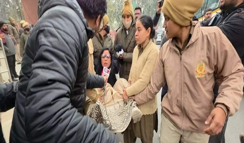 आई-पीएसी छापों के विरोध में टीएमसी का दिल्ली में प्रदर्शन (तस्वीर क्रेडिट@OpIndia_in)