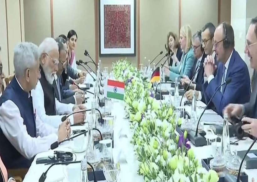 गांधीनगर में पीएम मोदी और जर्मनी के चांसलर फ्रेडरिक मर्ज की अहम वार्ता (तस्वीर क्रेडिट@MktPulseIndia)