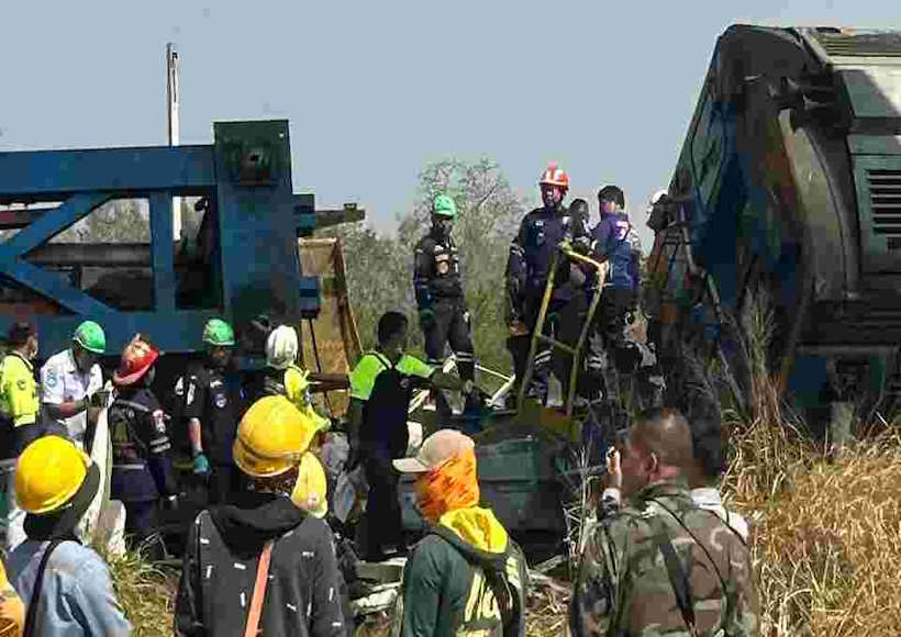 थाईलैंड में दर्दनाक रेल हादसा (तस्वीर क्रेडिट@thandojo)