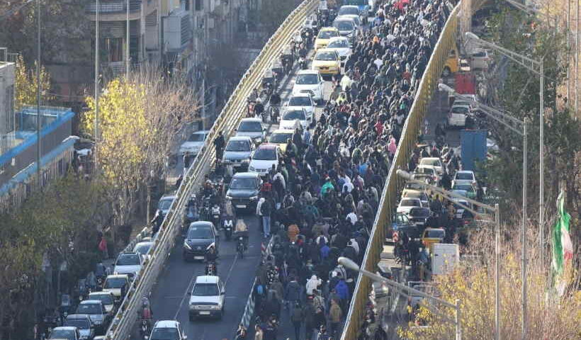 ईरान में भड़का जनविरोध (तस्वीर क्रेडिट@AIRNewsHindi)