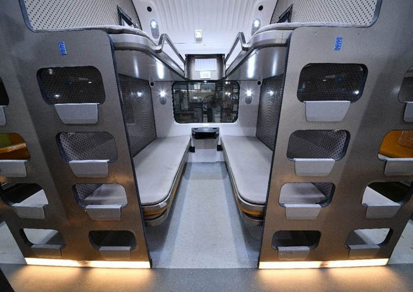 वंदे भारत स्लीपर ट्रेन ने हाई-स्पीड पर किया सफल परीक्षण (तस्वीर क्रेडिट@AIRNewsHindi)