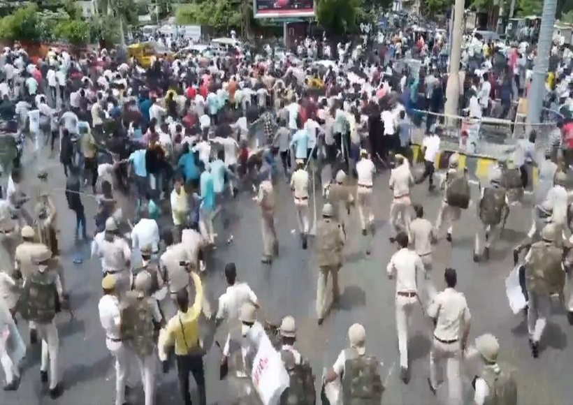 जबलपुर में मिठाई की दुकान पर शुरू हुआ विवाद बना हंगामा (तस्वीर क्रेडिट@np_nationpress)