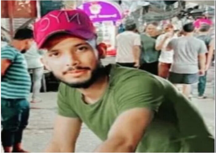 मौजपुर में कैफे के बाहर फायरिंग से युवक की मौत (तस्वीर क्रेडिट@HateDetectors)