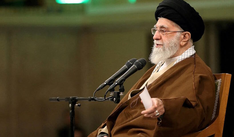 ईरान के सर्वोच्च नेता अयातुल्ला अली खामेनेई