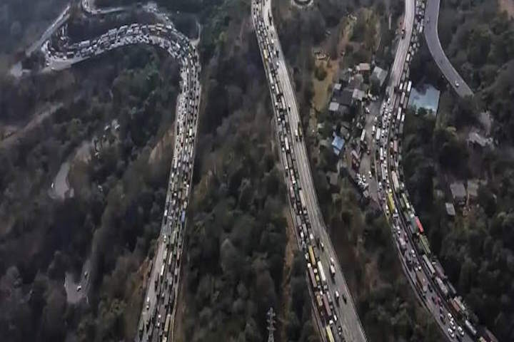 मुंबई-पुणे एक्सप्रेसवे (तस्वीर क्रेडिट@jsuryareddy)