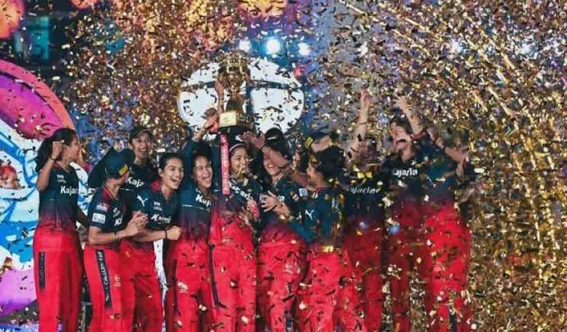 स्मृति मंधाना की कप्तानी में आरसीबी ने रचा इतिहास (तस्वीर क्रेडिट@vannumeena0)