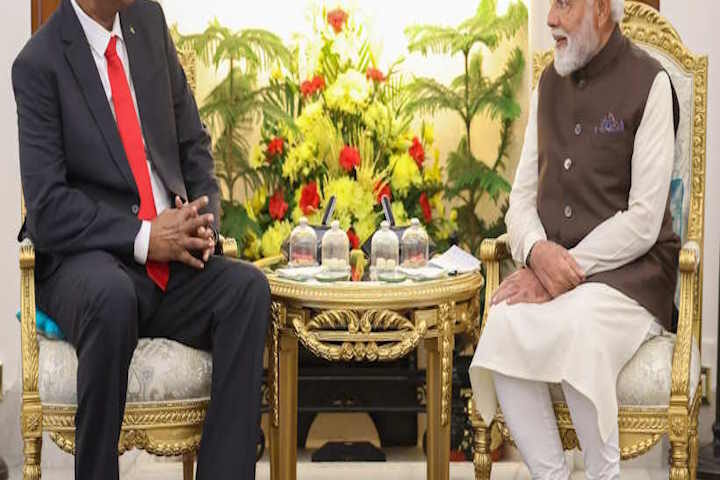 भारत के प्रधानमंत्री नरेंद्र मोदी और सेशेल्स गणराज्य के राष्ट्रपति डॉ. पैट्रिक हर्मिनी (तस्वीर क्रेडिट@narendramodi)