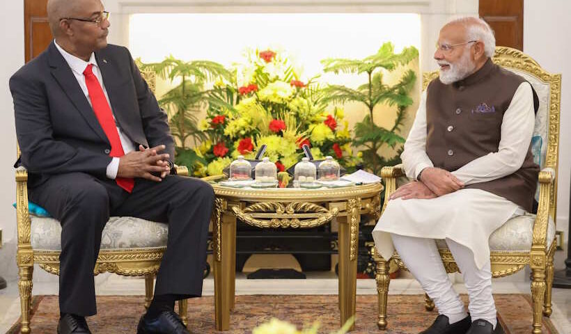 भारत के प्रधानमंत्री नरेंद्र मोदी और सेशेल्स गणराज्य के राष्ट्रपति डॉ. पैट्रिक हर्मिनी (तस्वीर क्रेडिट@narendramodi)