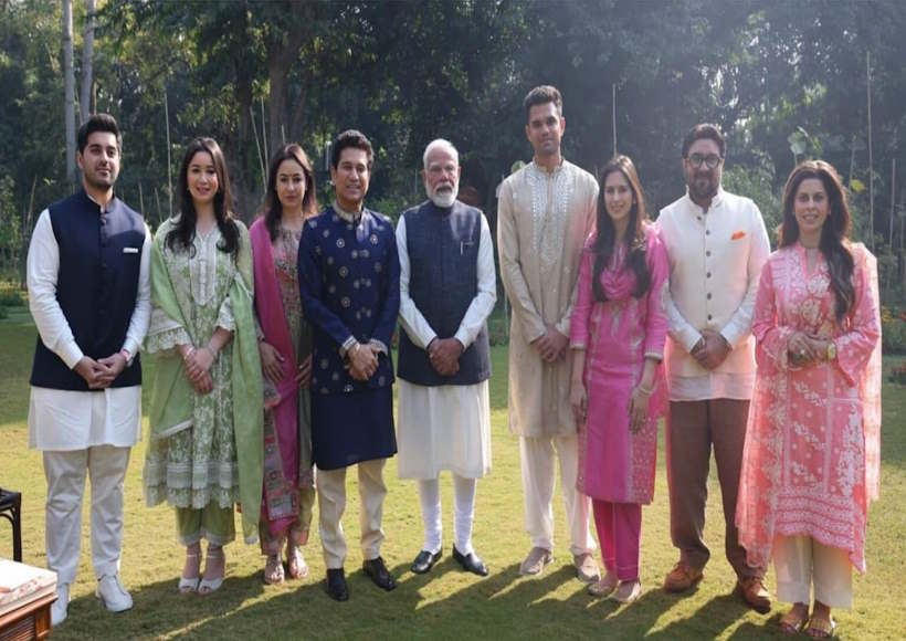 अर्जुन तेंदुलकर की शादी का न्योता लेकर पीएम मोदी से मिले सचिन (तस्वीर क्रेडिट@kakabhukal)