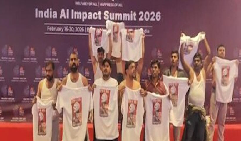 इंडिया एआई इम्पैक्ट समिट में ‘शर्टलेस प्रोटेस्ट’ मामला (तस्वीर क्रेडिट@OrissaPOSTLive)