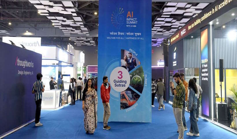 इंडिया एआई इम्पैक्ट समिट में चीनी रोबोट डॉग पर घमासान (तस्वीर क्रेडिट@np_nationpress)