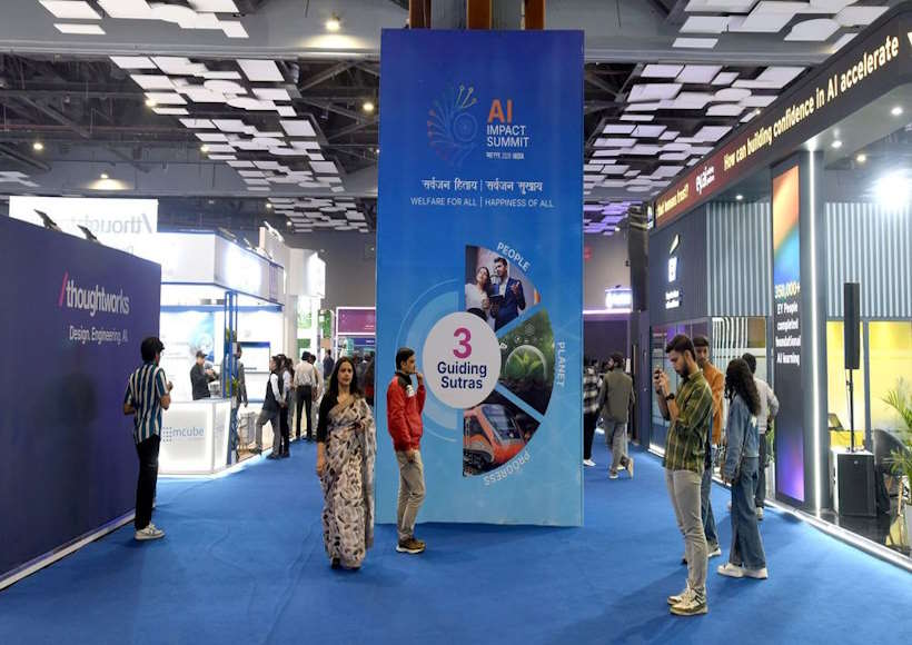 इंडिया एआई इम्पैक्ट समिट में चीनी रोबोट डॉग पर घमासान (तस्वीर क्रेडिट@np_nationpress)