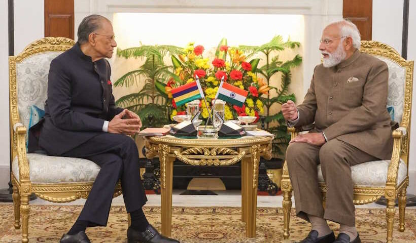 प्रधानमंत्री नरेंद्र मोदी और मॉरीशस के प्रधानमंत्री डॉ नवीनचंद्र रामगुलाम (तस्वीर क्रेडिट@narendramodi)