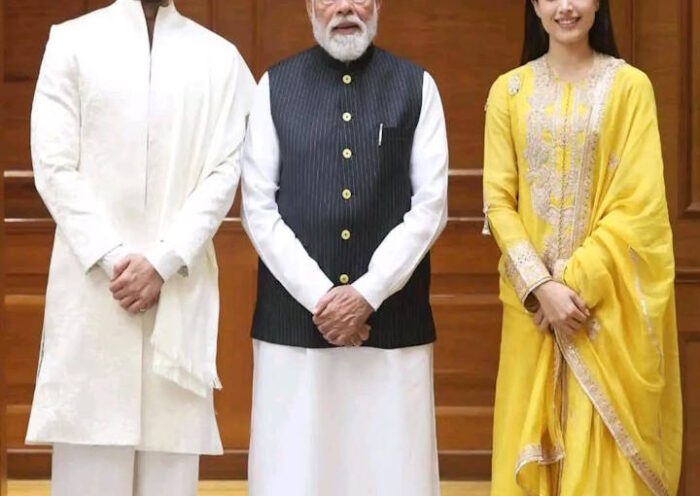 विजय देवरकोंडा और रश्मिका मंदाना ने पीएम मोदी को दिया वेडिंग रिसेप्शन का न्योता (तस्वीर क्रेडिट@vamsikaka)