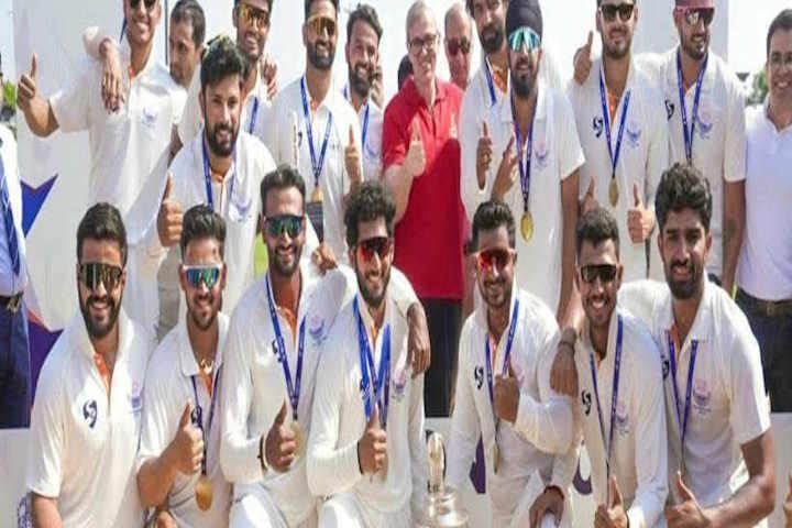 जम्मू-कश्मीर ने रचा इतिहास,पहली बार जीती रणजी ट्रॉफी (तस्वीर क्रेडिट@DrVeeri)
