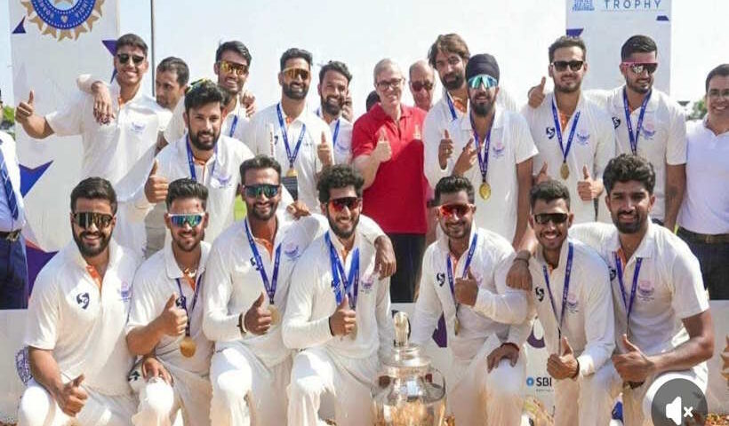 जम्मू-कश्मीर ने रचा इतिहास,पहली बार जीती रणजी ट्रॉफी (तस्वीर क्रेडिट@DrVeeri)