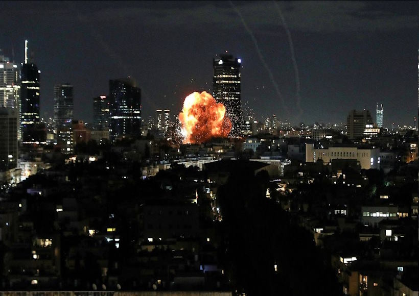 मिनाब में आईआरजीसी नौसैनिक अड्डे पर हमले का नया वीडियो सामने आया (तस्वीर क्रेडिट@SputnikInt)