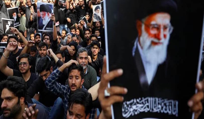 खामेनेई की मौत पर भारत में विरोध तेज (तस्वीर क्रेडिट@aajtak)