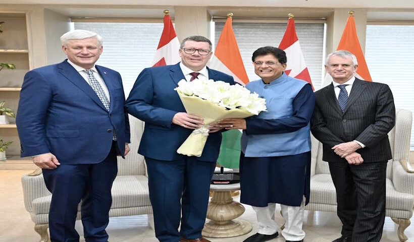 पीयूष गोयल ने स्कॉट मो और स्टीफन हार्पर से की मुलाकात (तस्वीर क्रेडिट@PiyushGoyal)