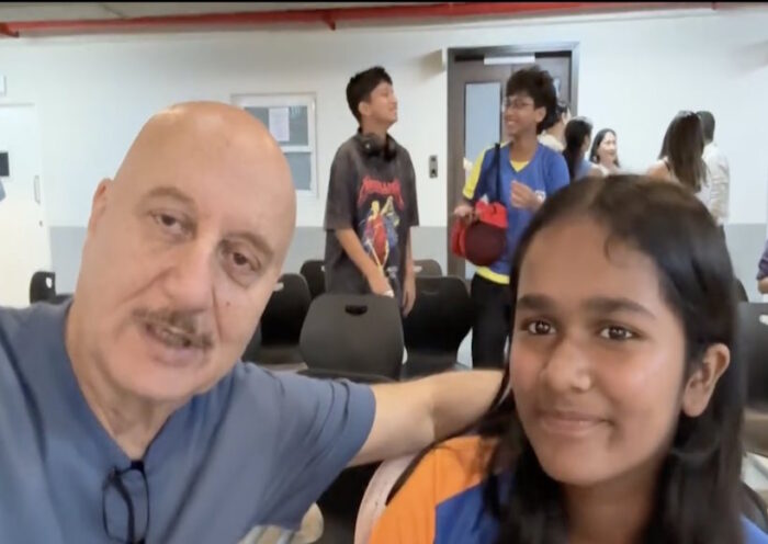 अनुपम खेर और दिवंगत सतीश कौशिक की बेटी वंशिका (तस्वीर क्रेडिट@MissMalini)