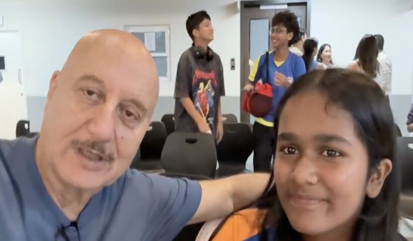 अनुपम खेर और दिवंगत सतीश कौशिक की बेटी वंशिका (तस्वीर क्रेडिट@MissMalini)